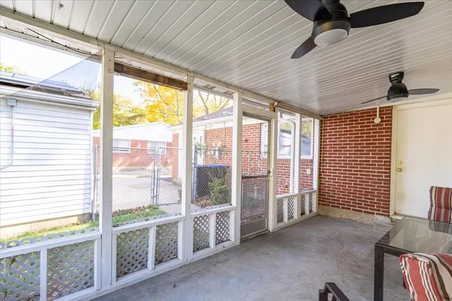 a view of livingroom with furniture