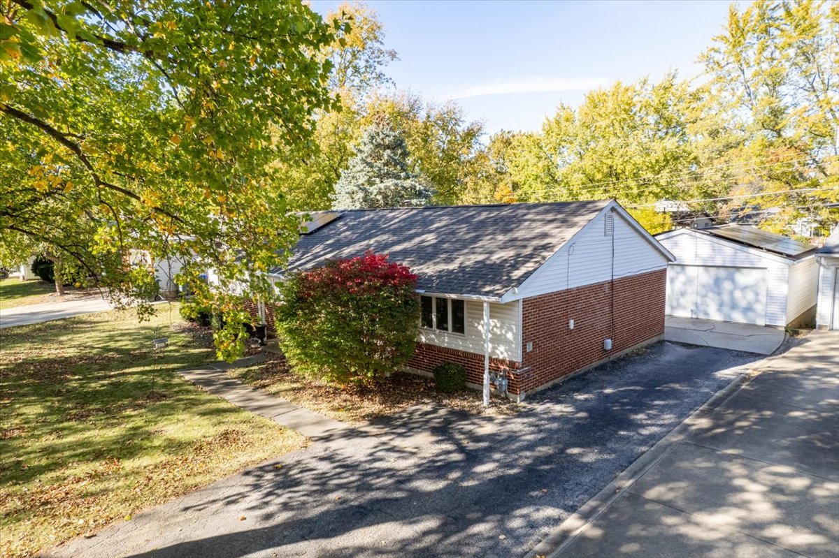 310 Rowe Drive Bloomington, IL 61701 - Photo 36 of 39