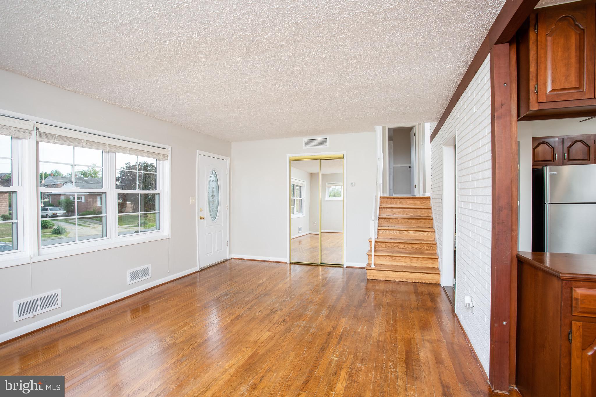 1018 Southridge Road Baltimore, MD 21228 - Photo 11 of 50