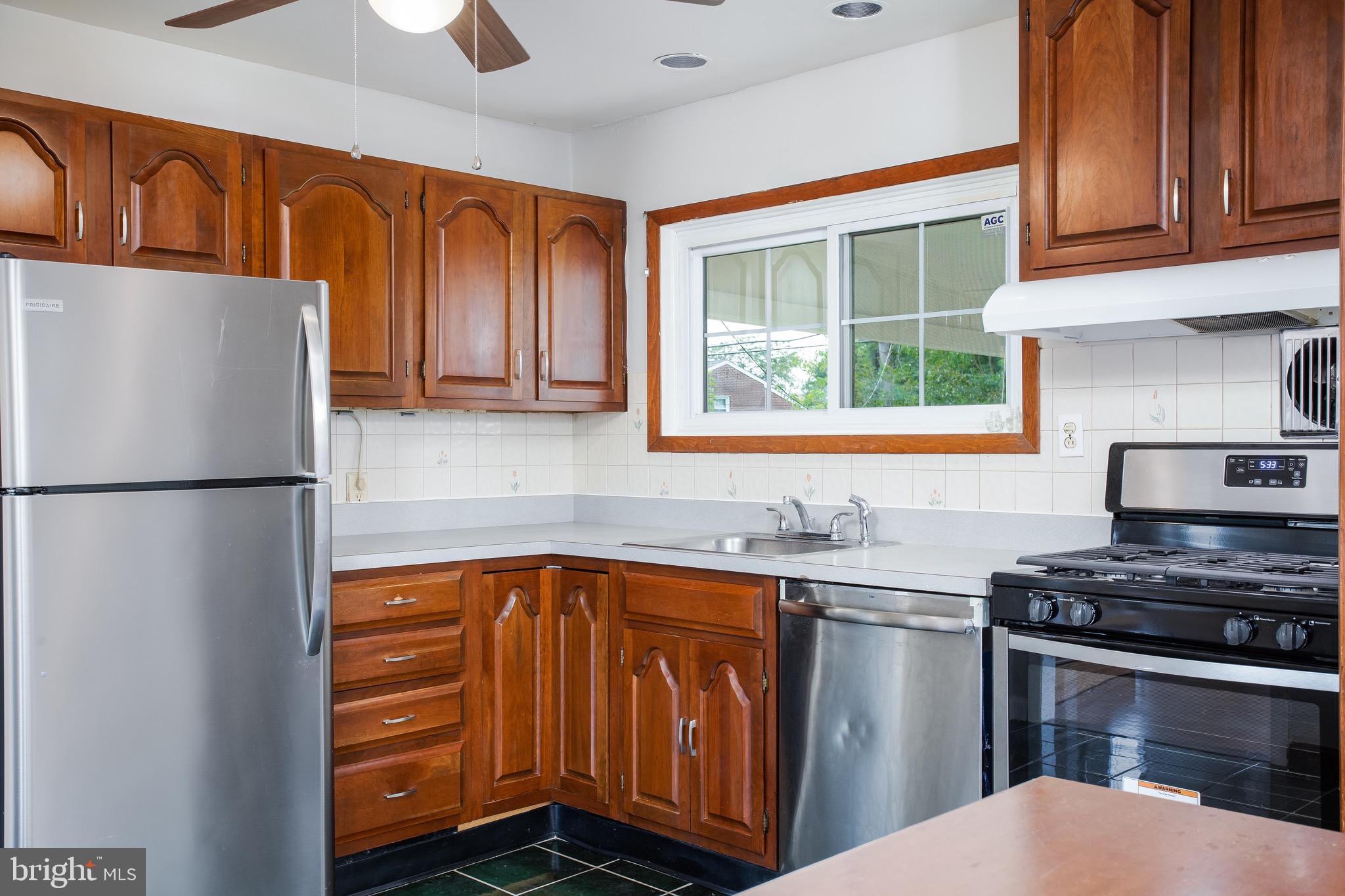 1018 Southridge Road Baltimore, MD 21228 - Photo 17 of 50