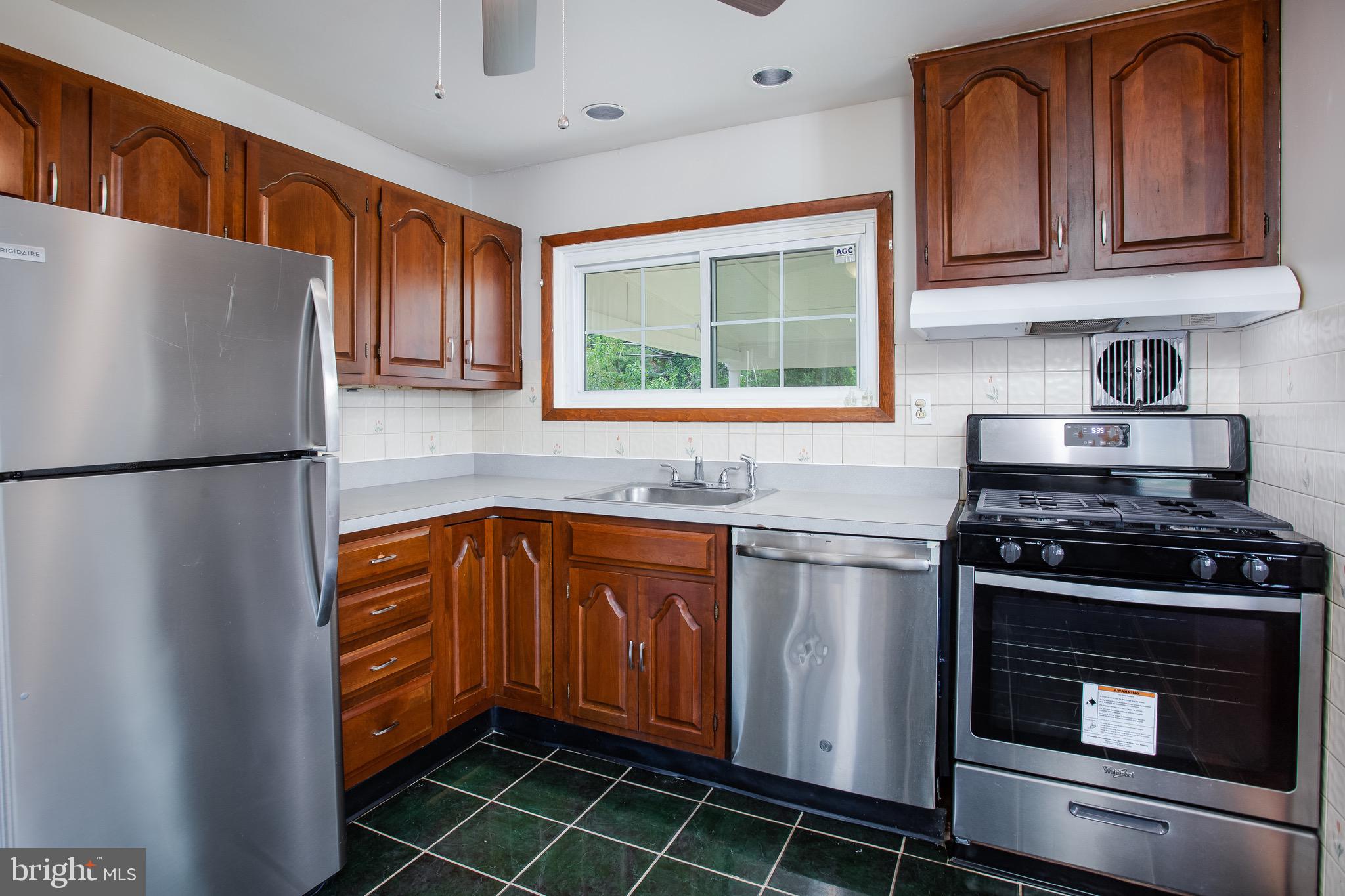 1018 Southridge Road Baltimore, MD 21228 - Photo 18 of 50