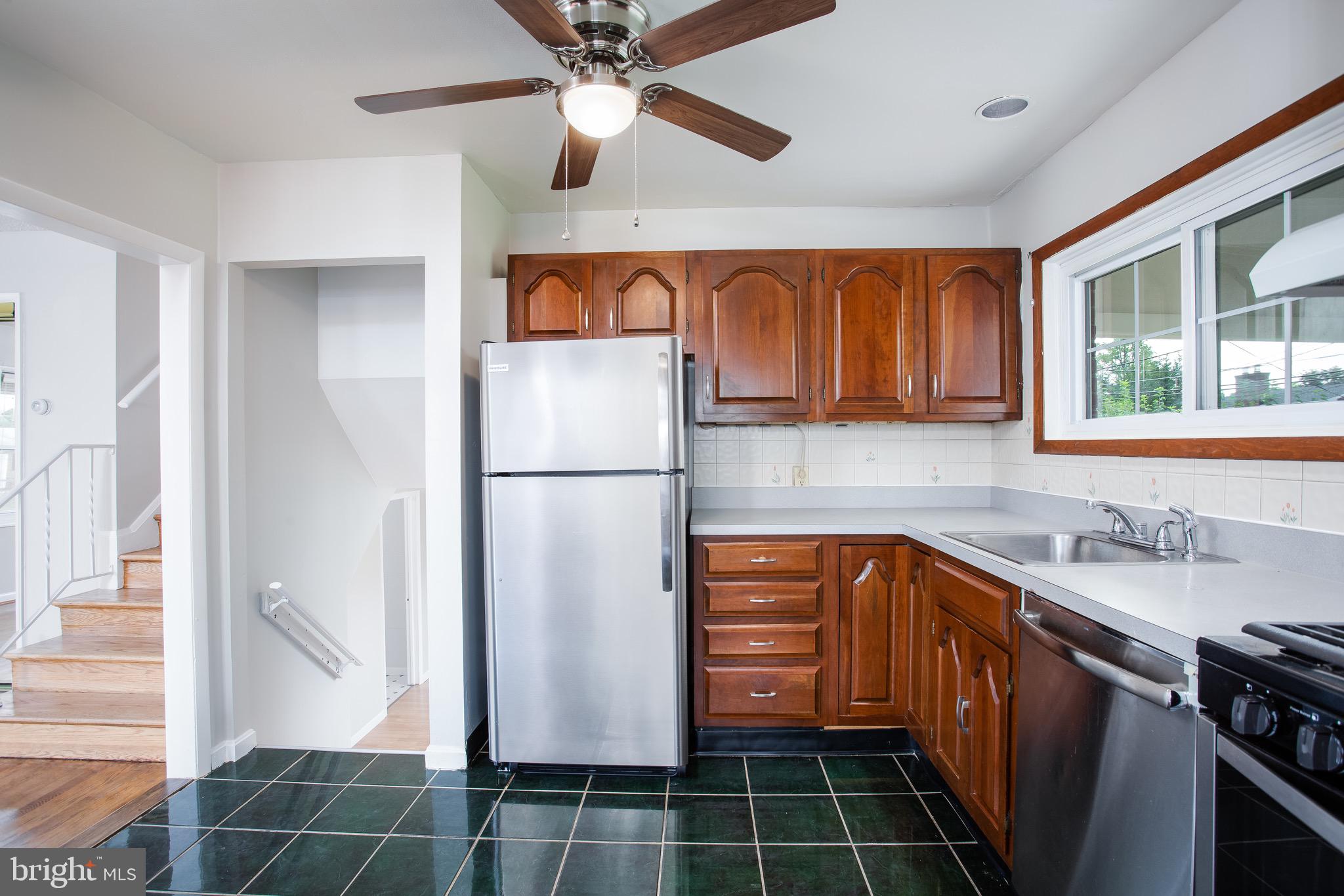 1018 Southridge Road Baltimore, MD 21228 - Photo 19 of 50