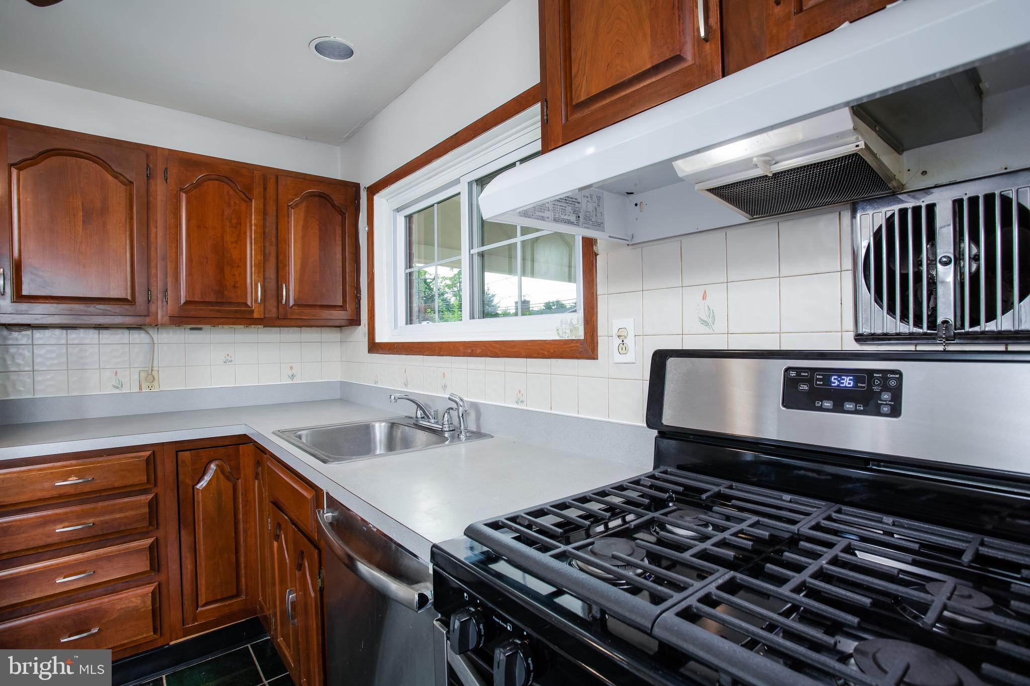 1018 Southridge Road Baltimore, MD 21228 - Photo 20 of 50