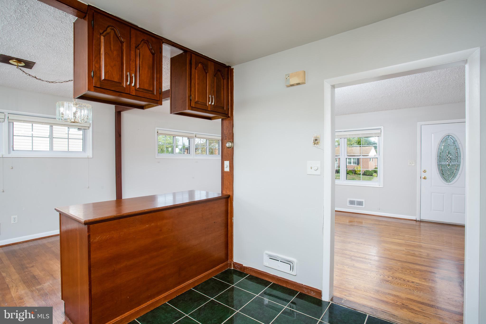 1018 Southridge Road Baltimore, MD 21228 - Photo 22 of 50