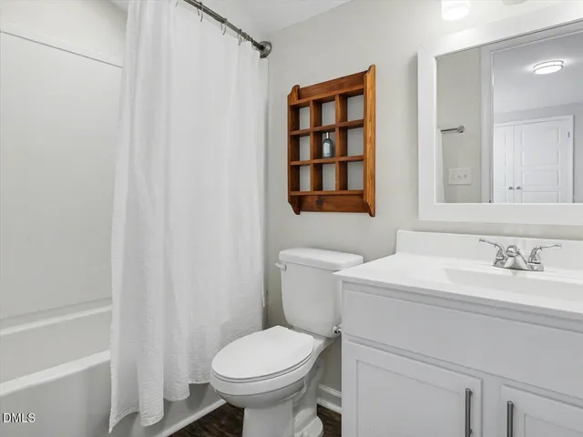 a view of empty room with window