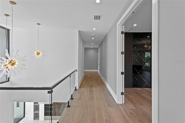 $3,700,000 | 1076 Snell Isle Boulevard Northeast, St. Petersburg, FL 33704