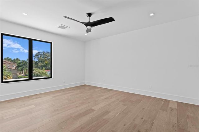 $3,700,000 | 1076 Snell Isle Boulevard Northeast, St. Petersburg, FL 33704