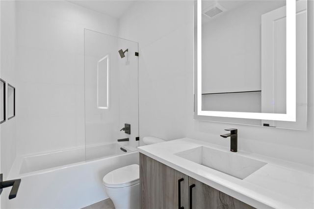 $3,700,000 | 1076 Snell Isle Boulevard Northeast, St. Petersburg, FL 33704