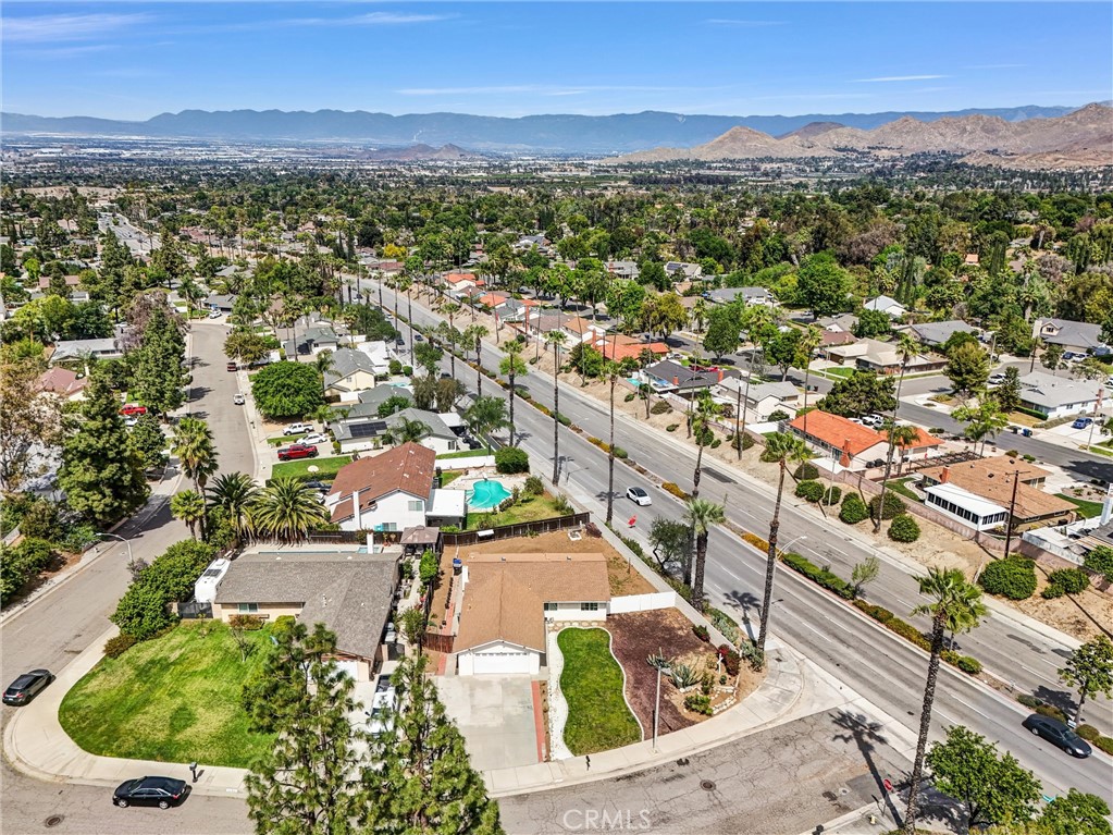 2111 Whitestone Drive Riverside, CA 92506 - Photo 39 of 48