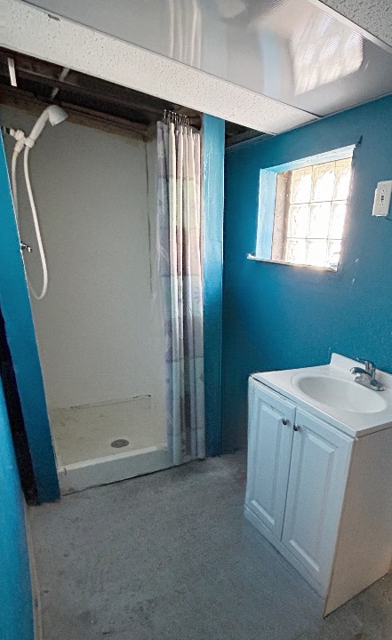 11833 South Perry Avenue Chicago, IL 60628 - Photo 7 of 8 a room with washing machine and closet