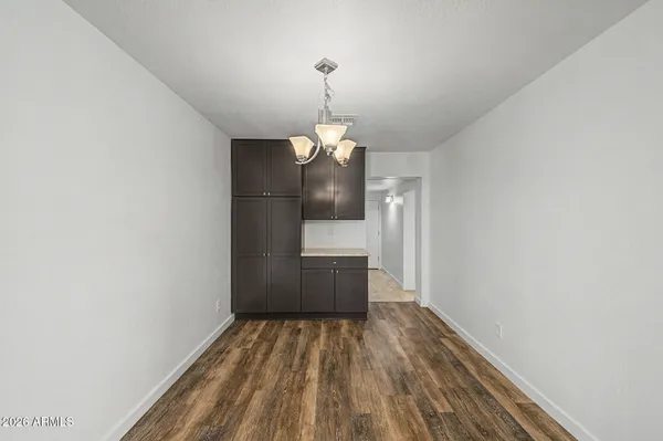 a view of empty room with a ceiling fan