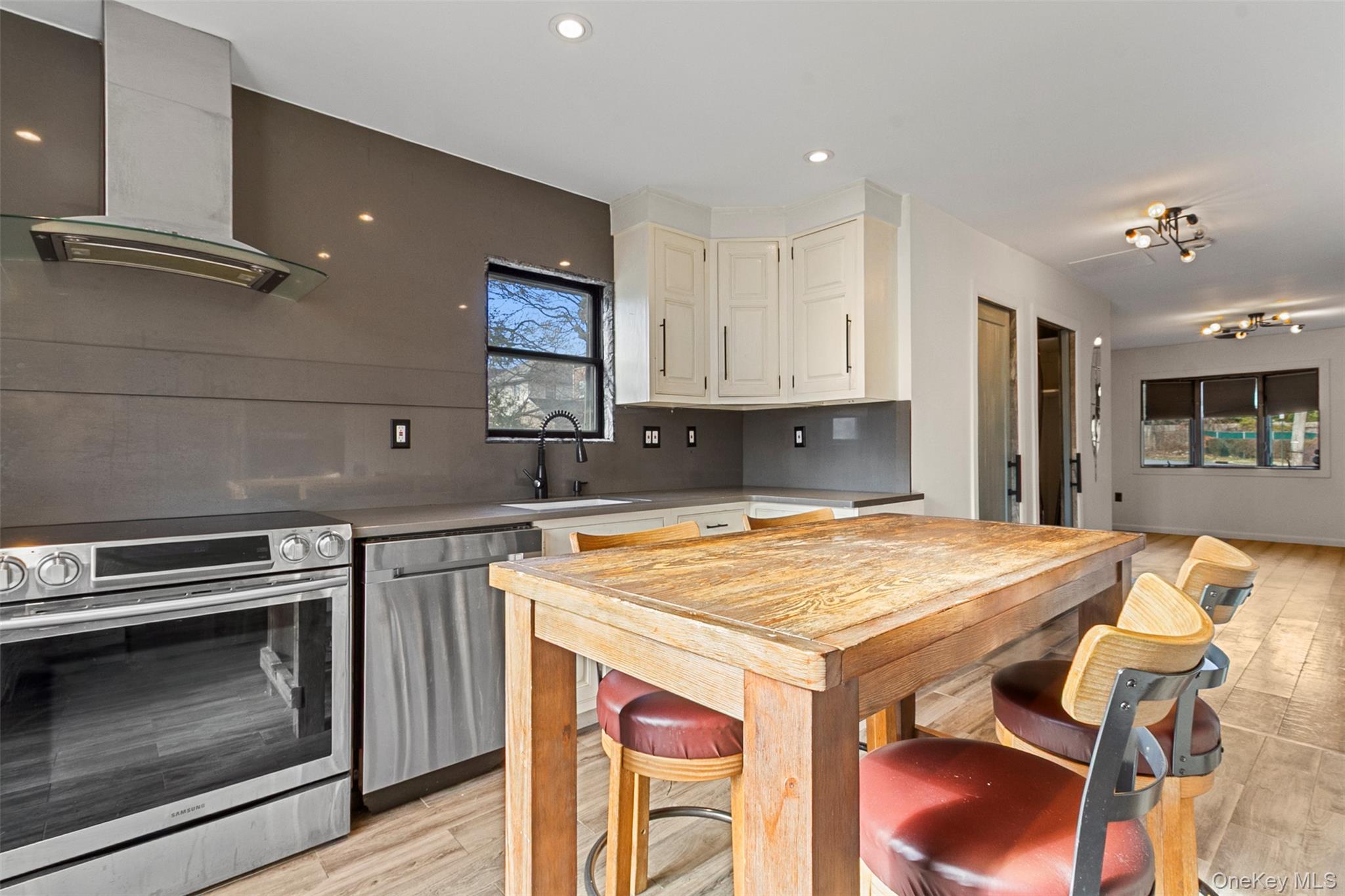 106 Remington Place New Rochelle, NY 10801 - Photo 3 of 5 Eat-in-Kitchen