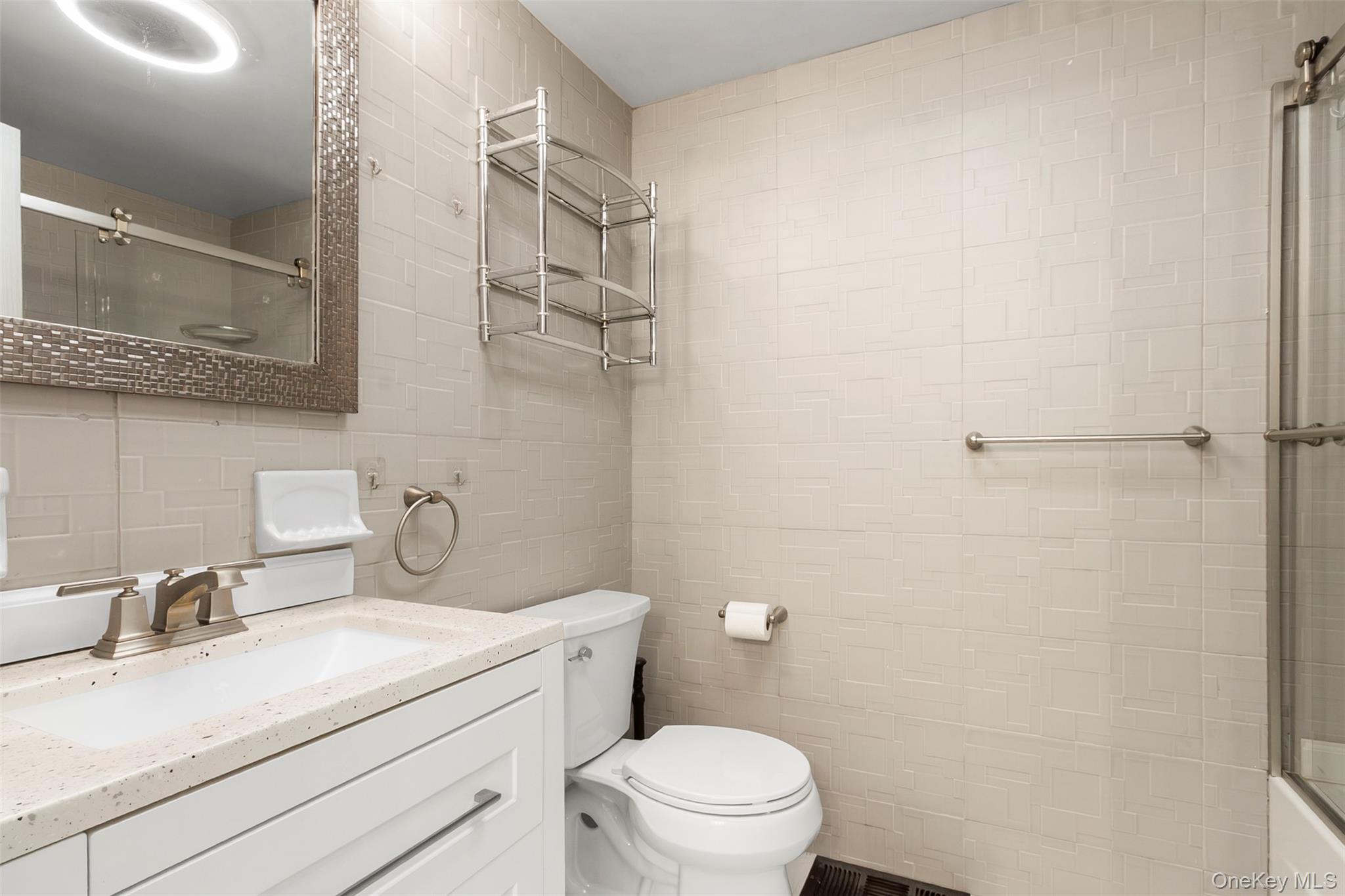 106 Remington Place New Rochelle, NY 10801 - Photo 4 of 5 Full bathroom on 2nd floor