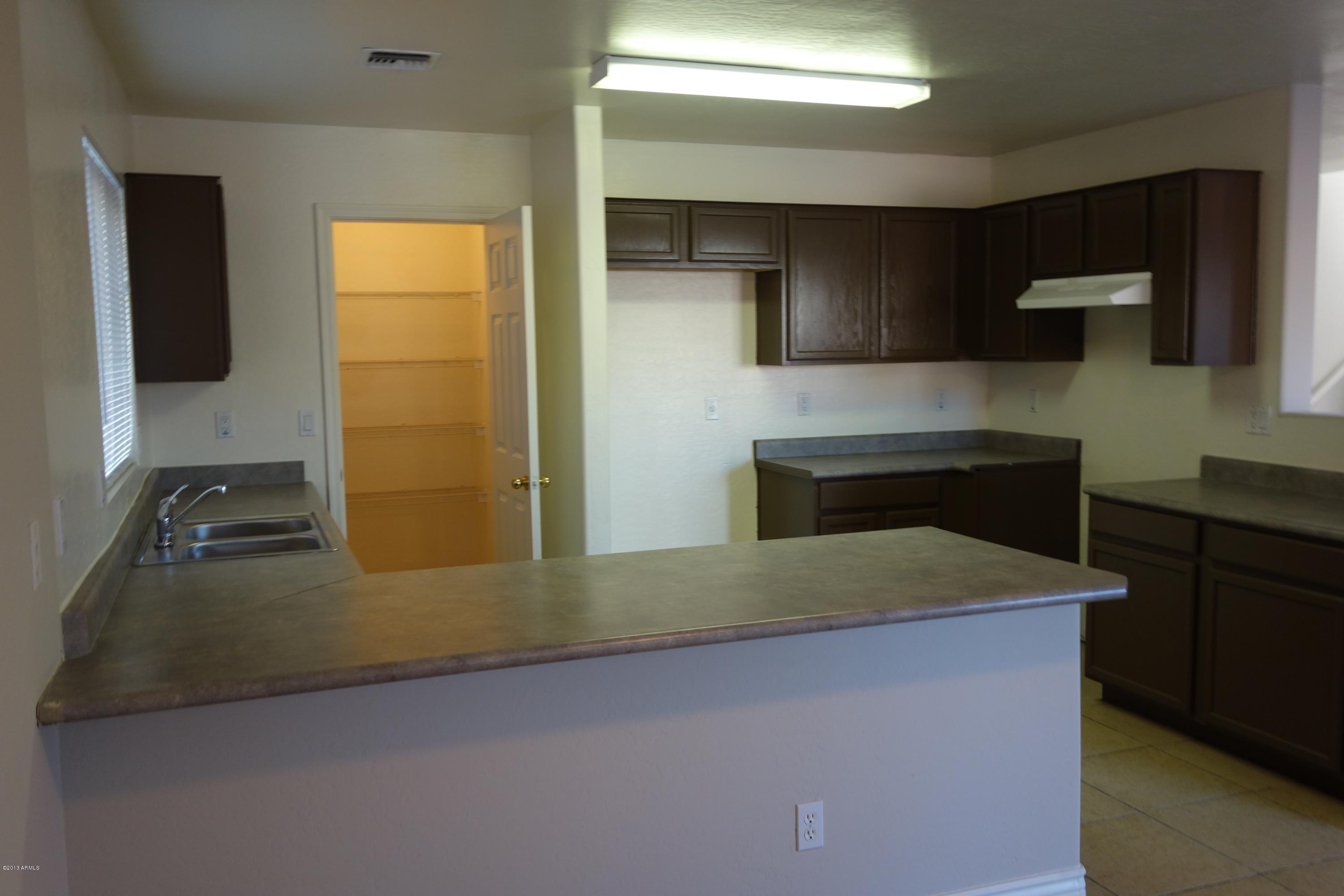 3416 West Fraktur Road Phoenix, AZ 85041 - Photo 14 of 35 DSC01079
