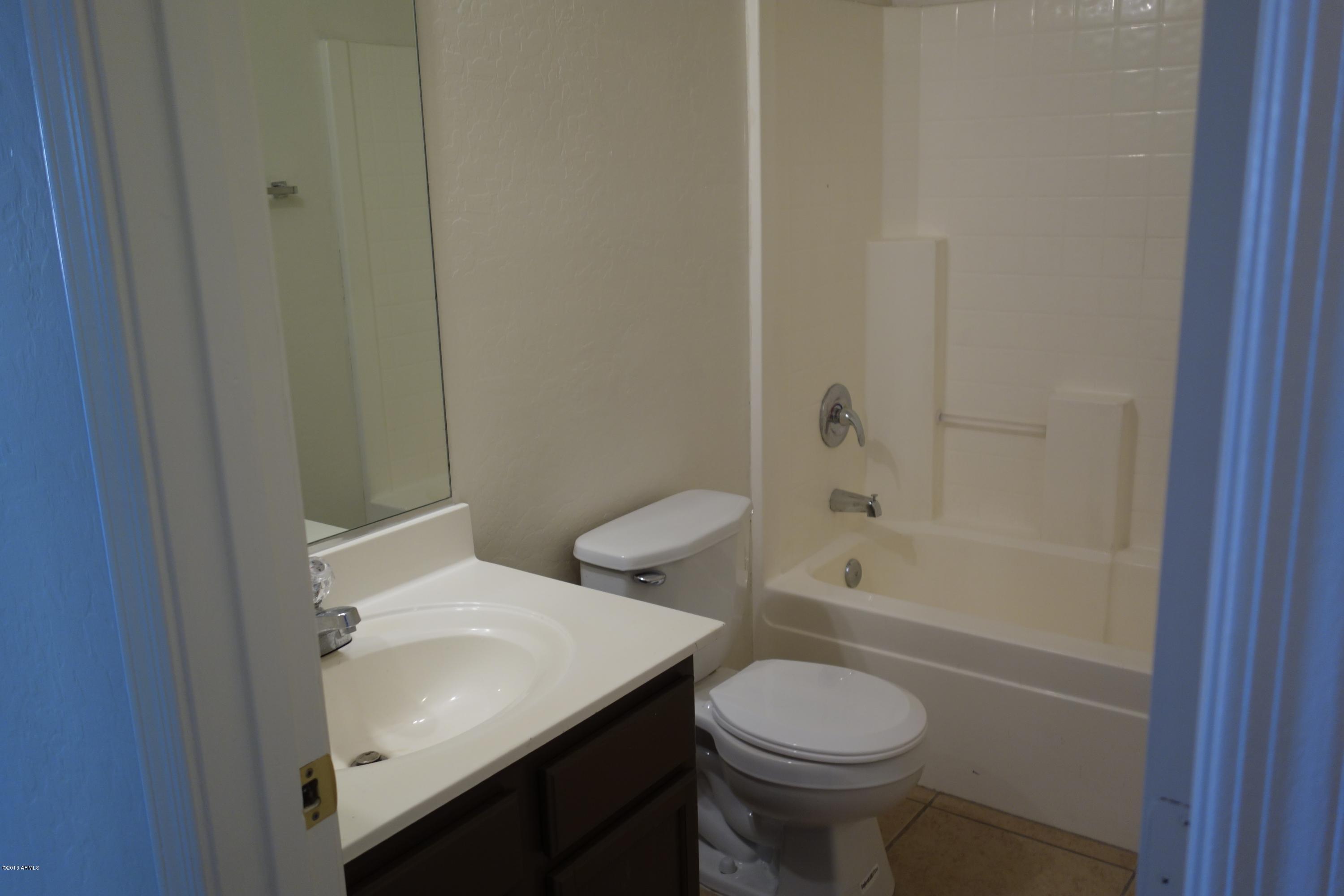 3416 West Fraktur Road Phoenix, AZ 85041 - Photo 18 of 35 DSC01086