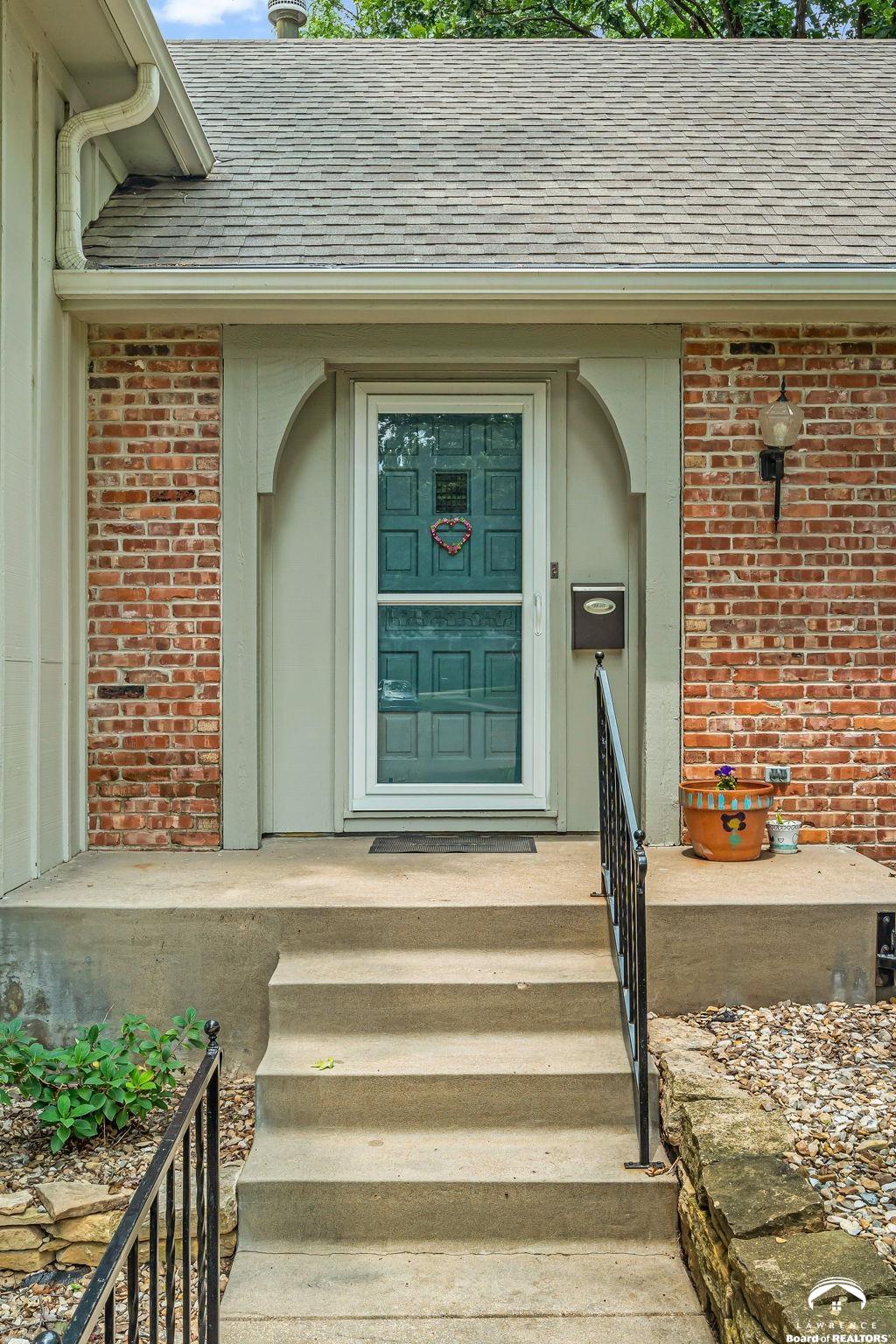 2324 Southwest 34th Street Topeka, KS 66611 - Photo 7 of 45