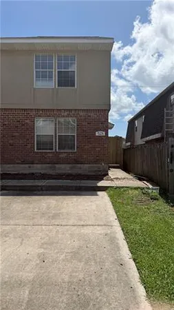 $1,900 | 52 Brandon Hall Drive, Unit A, Destrehan, LA 70047