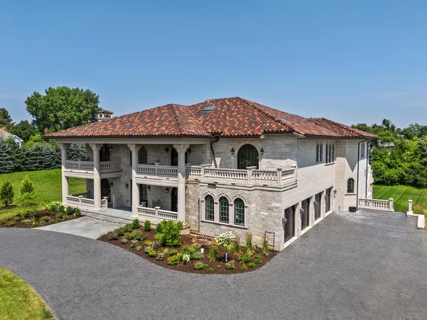 $5,750,000 | 6413 South County Line Road, Burr Ridge, IL 60527