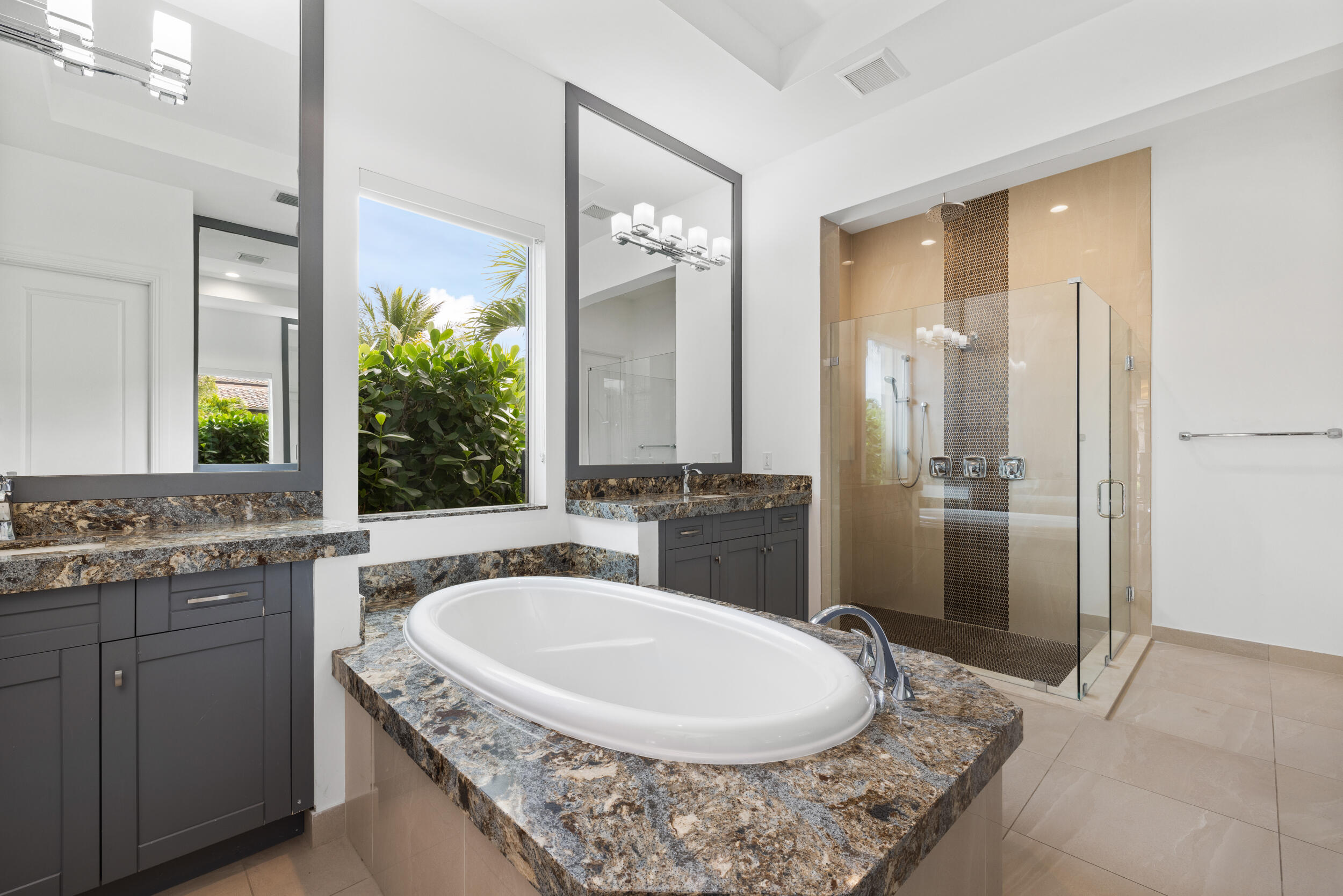 8001 Southeast Plantation Circle Jupiter, FL 33458 - Photo 20 of 50 Primary Bathroom