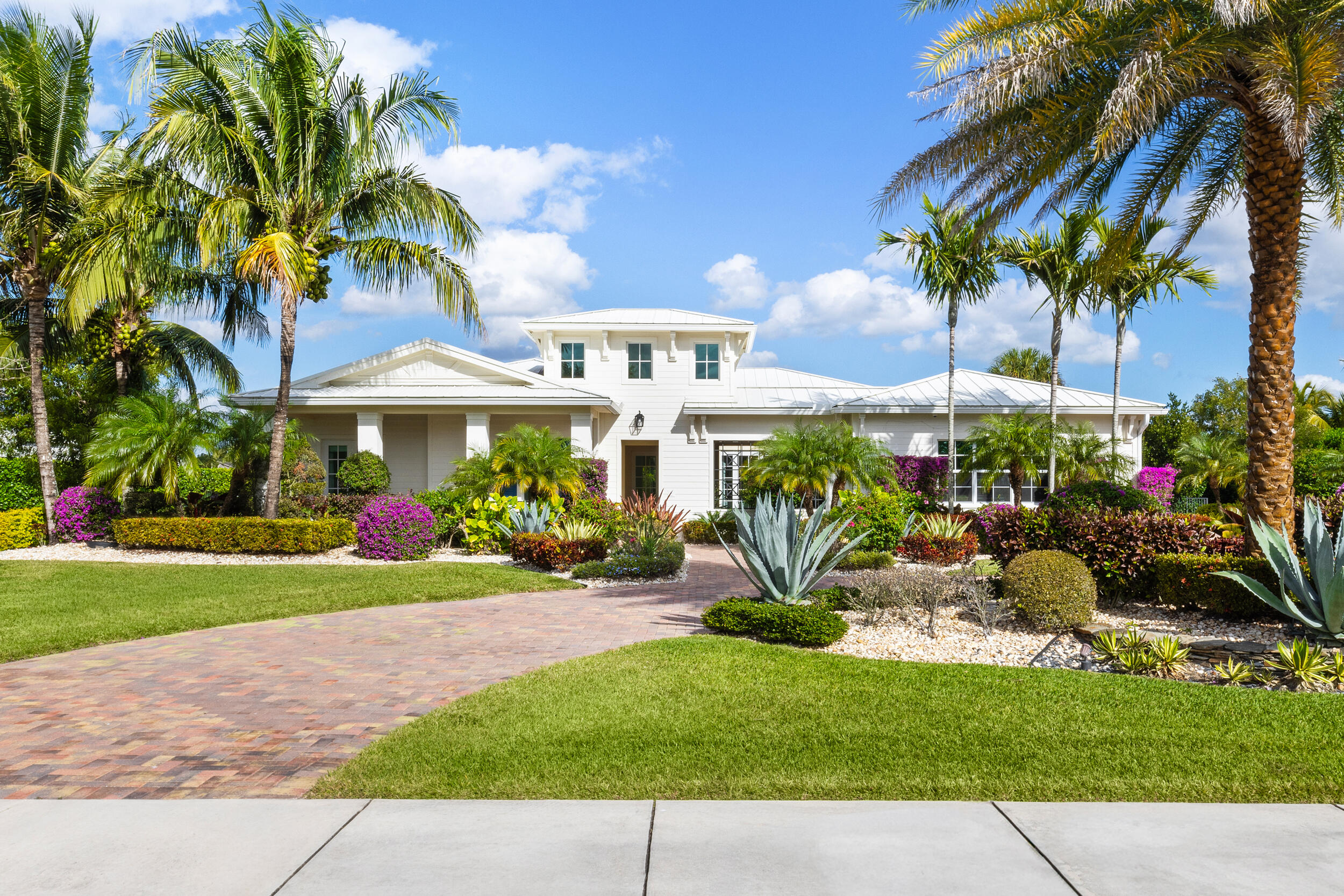 8001 Southeast Plantation Circle Jupiter, FL 33458 - Photo 3 of 50 Front Exterior