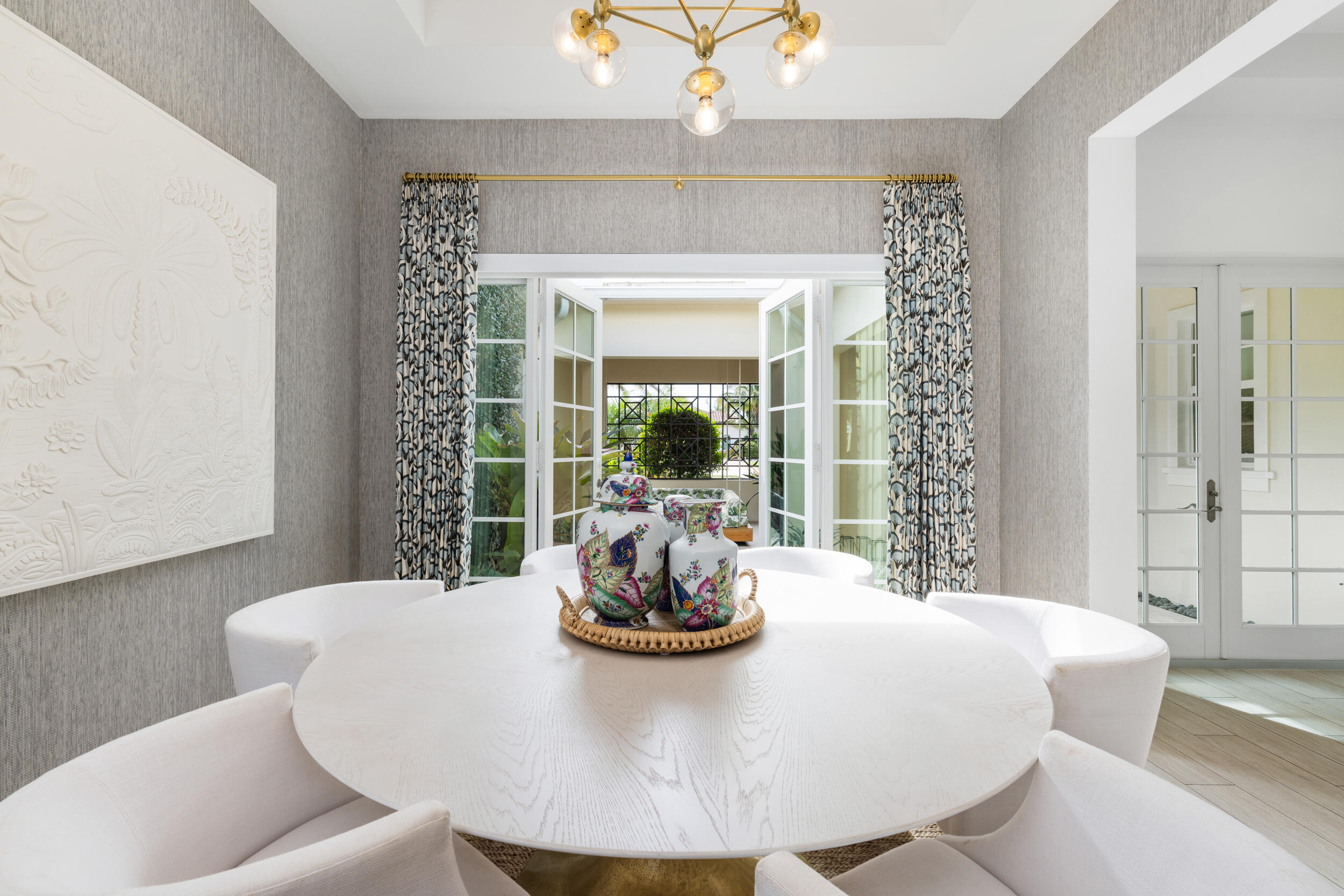 8001 Southeast Plantation Circle Jupiter, FL 33458 - Photo 7 of 50 a dining room with a table and chairs