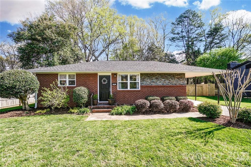 4201 Firethorne Road Charlotte, NC 28205 - Photo 1 of 29 Gallery Image 1