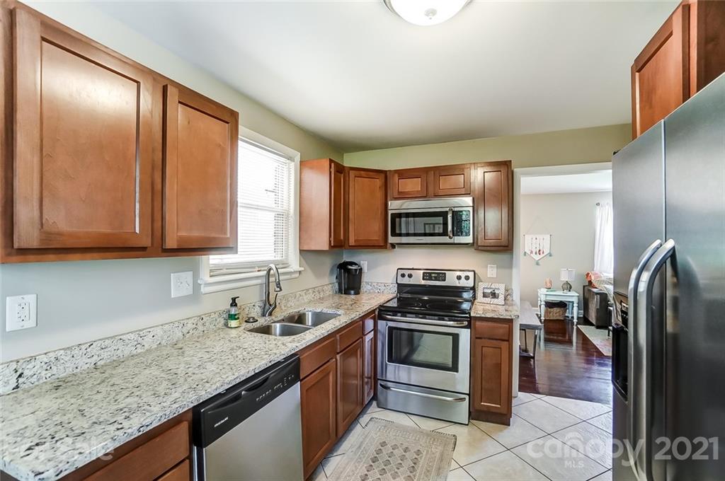 4201 Firethorne Road Charlotte, NC 28205 - Photo 9 of 29 Gallery Image 9