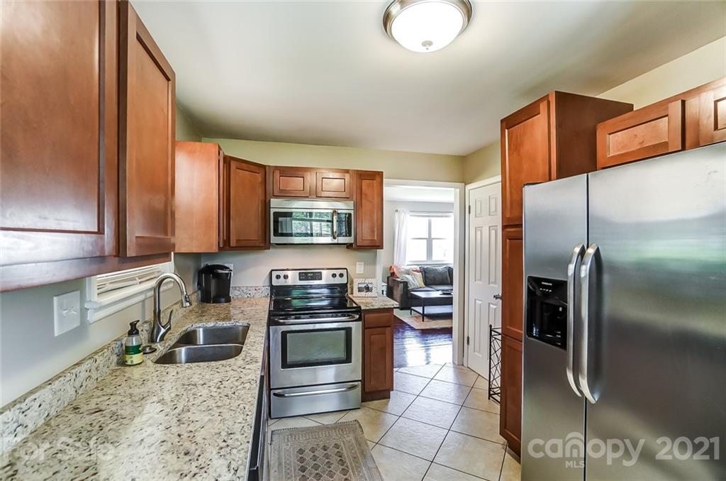 4201 Firethorne Road Charlotte, NC 28205 - Photo 10 of 29 Gallery Image 10