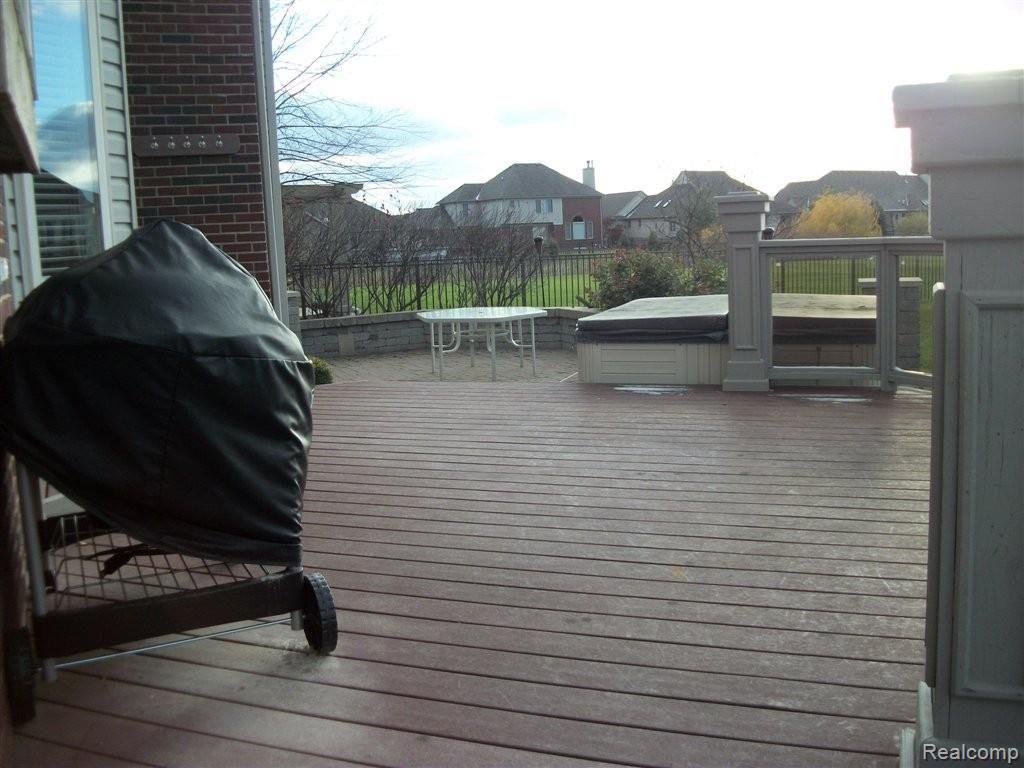 49343 Monte Road New Baltimore, MI 48047 - Photo 6 of 23 100_0978.JPG