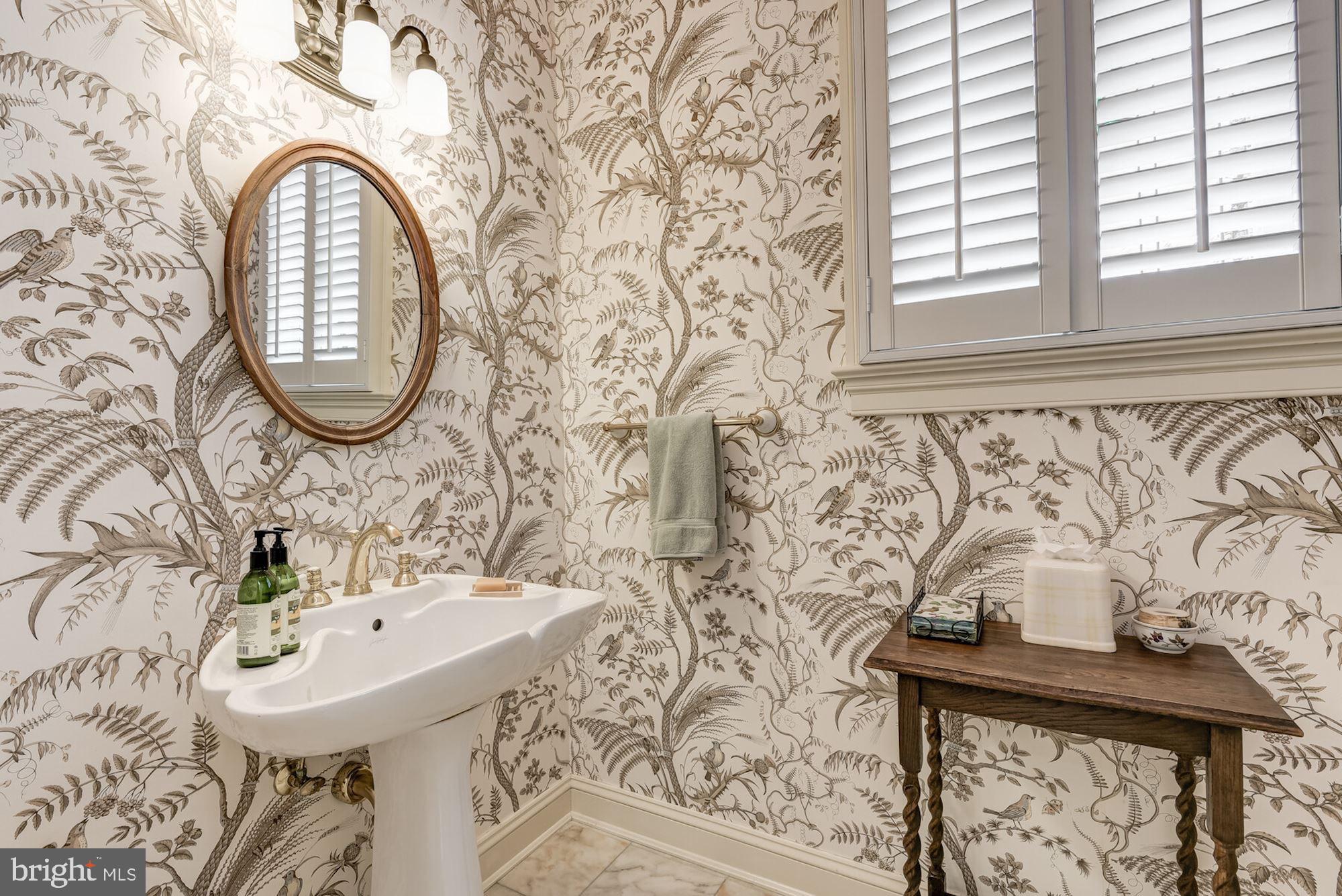 11206 River View Drive Potomac, MD 20854 - Photo 15 of 48 Formal Powder Room