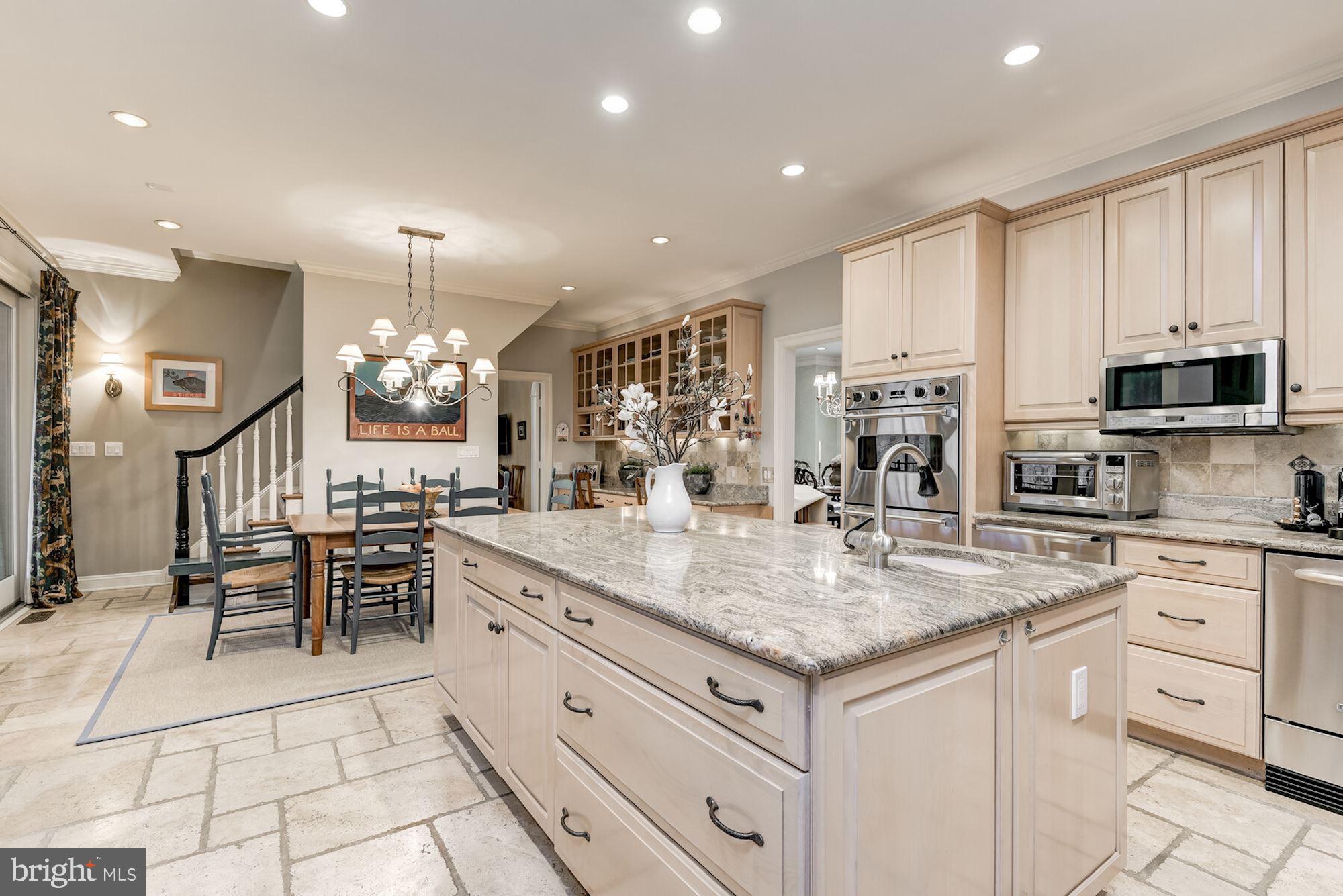 11206 River View Drive Potomac, MD 20854 - Photo 7 of 48 Chef's Kitchen