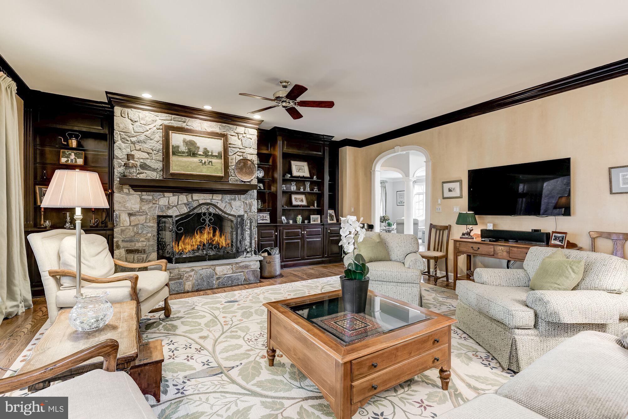 11206 River View Drive Potomac, MD 20854 - Photo 10 of 48 Family Room