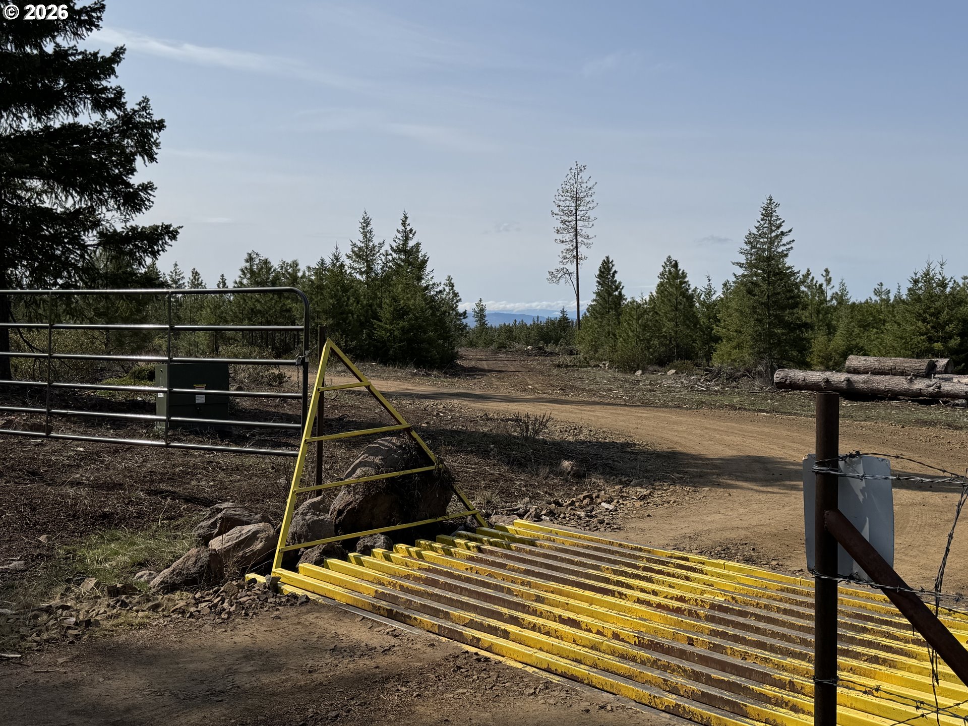 85 Mule Run Road Goldendale, WA 98620 - Photo 16 of 39 a view of a tennis court