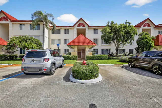 $355,000 | 110 Half Moon Circle, Unit D2, Hypoluxo, FL 33462