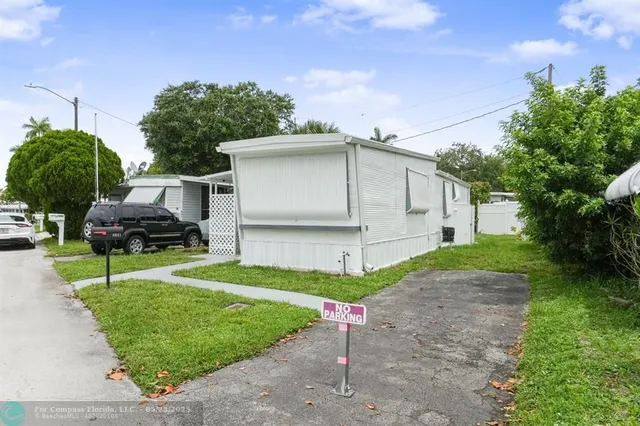 a view of a back yard of the house