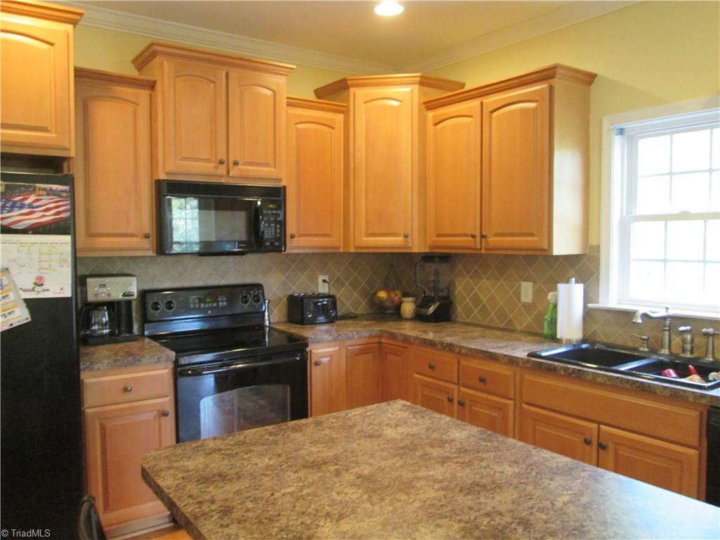 935 Griffin Road Stokesdale, NC 27357 - Photo 11 of 28 Gallery Image 11