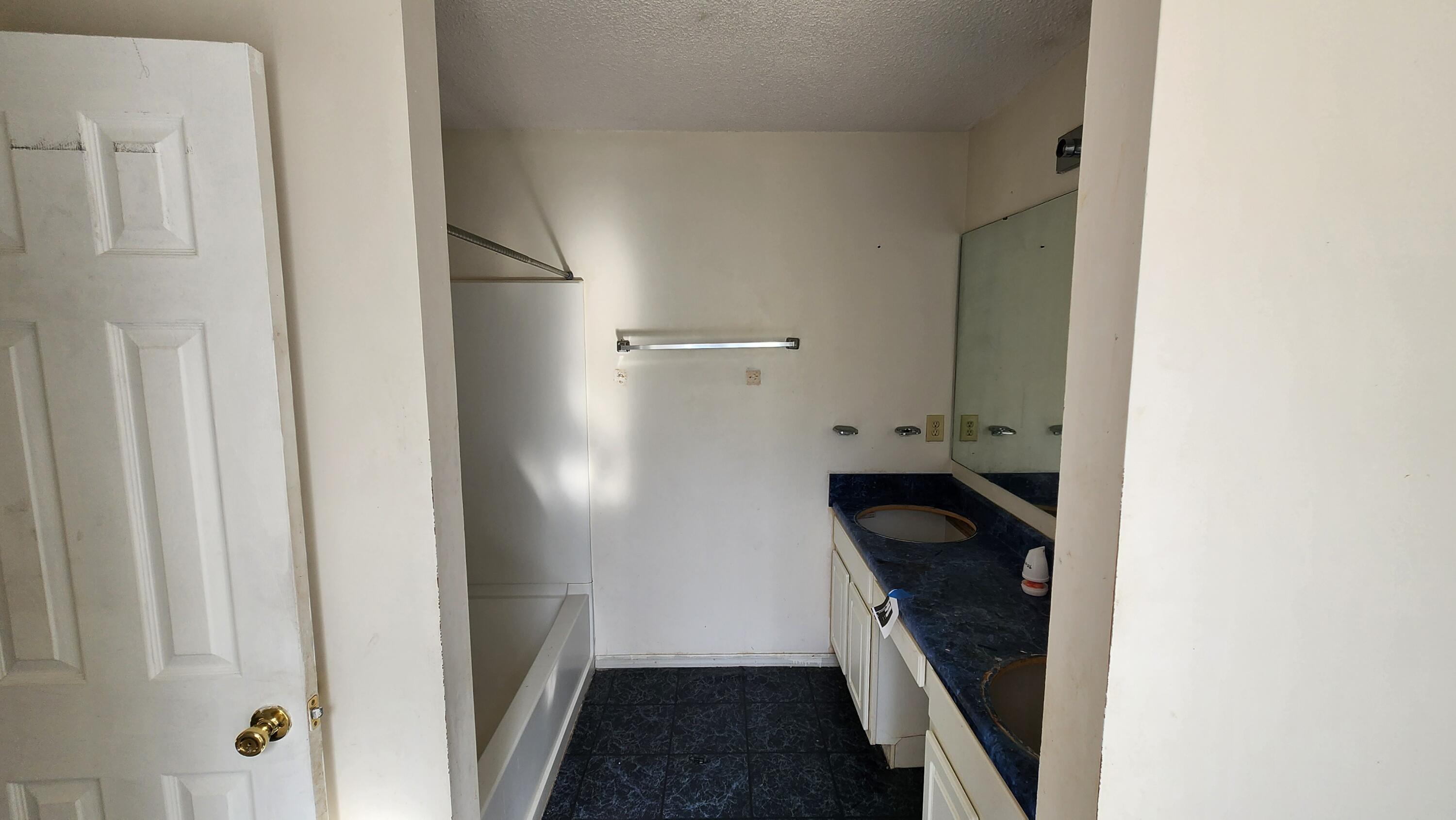 5024 Mauss Hill Road Hollywood, SC 29449 - Photo 16 of 16 Master Bathroom