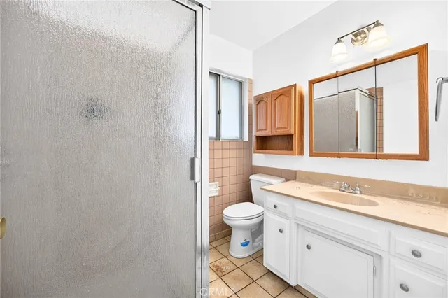 an empty room with windows and ceiling fan