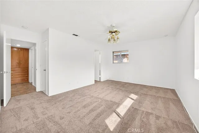 a view of empty room with window