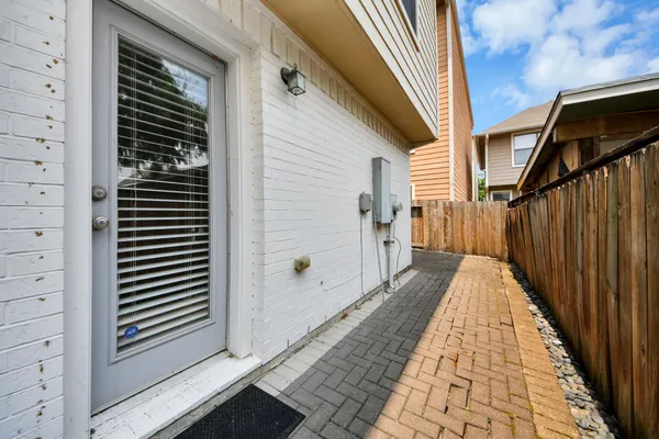 $3,100 | 908 West 26th Street, Unit A, Houston, TX 77008