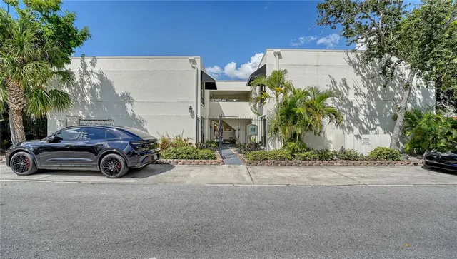 $649,000 | 1542 Oak Street, Unit 102, Sarasota, FL 34236