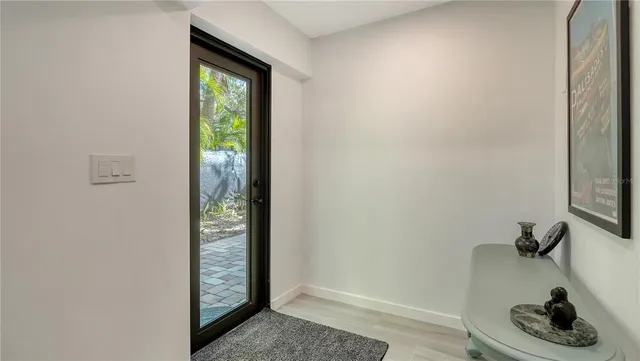 $649,000 | 1542 Oak Street, Unit 102, Sarasota, FL 34236