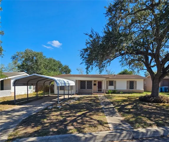 $89,900 | 1801 South Tyler Street, Beeville, TX 78102