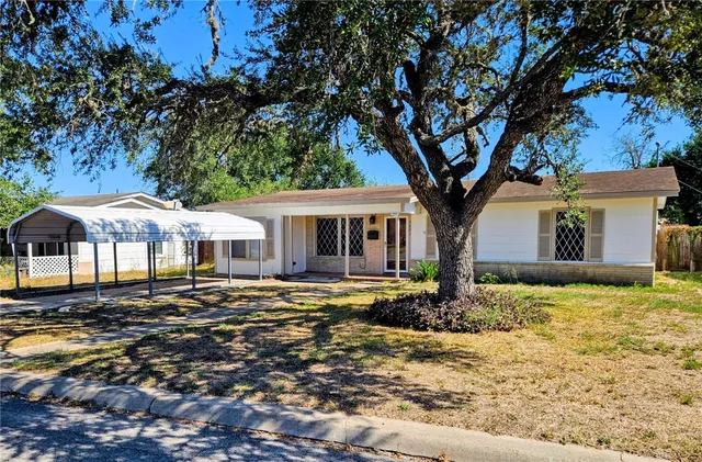 $89,900 | 1801 South Tyler Street, Beeville, TX 78102