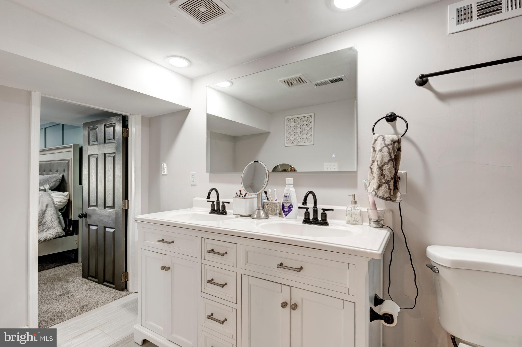 3932 Shiloh Avenue Hampstead, MD 21074 - Photo 28 of 48 Primary Bathroom