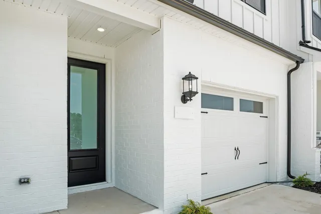 a view of a house with entryway