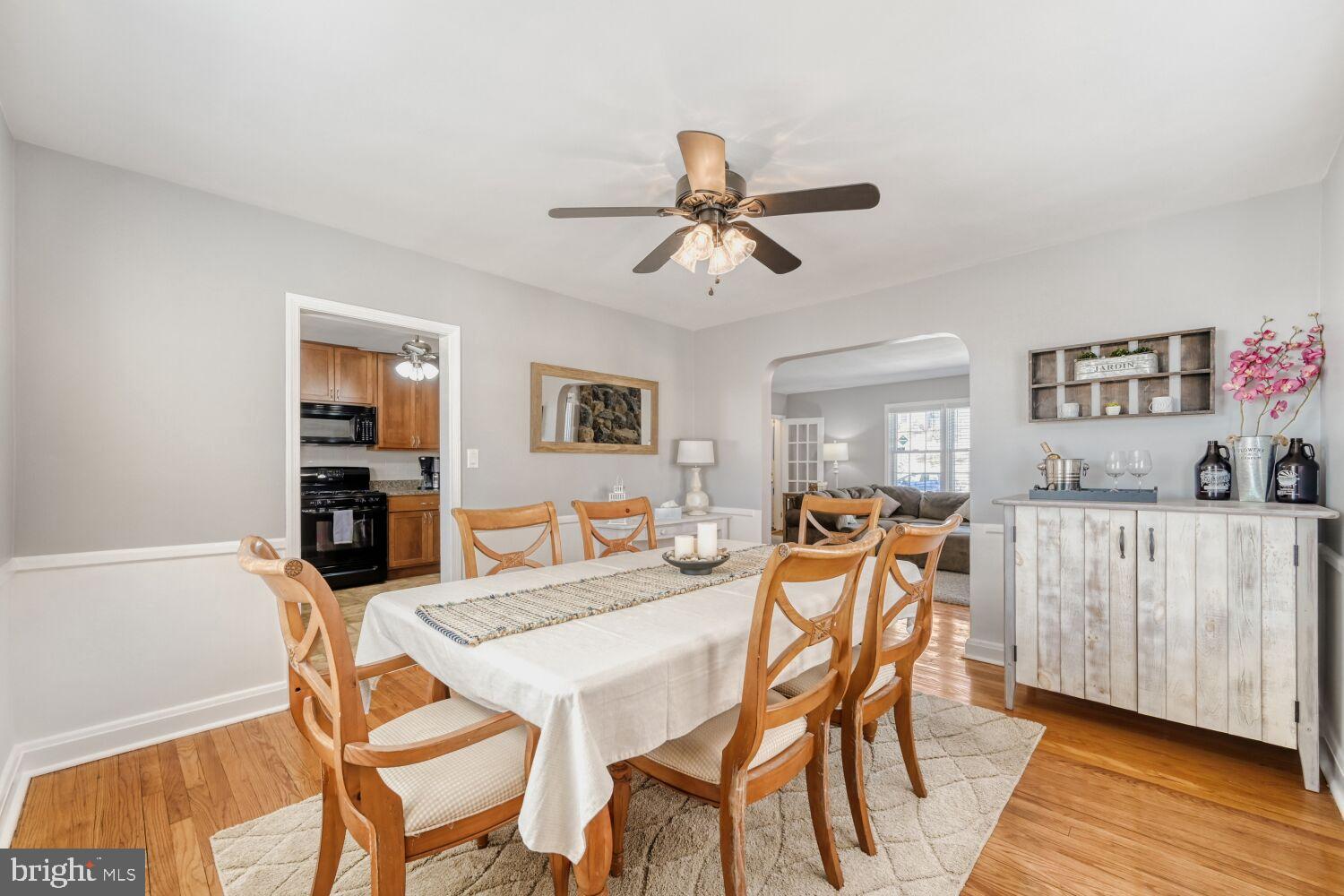 8127 Glen Gary Road Towson, MD 21286 - Photo 9 of 34 Bright and inviting dining space awaits gatheri...