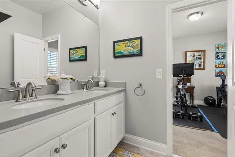 a en suite bathroom with double vanity