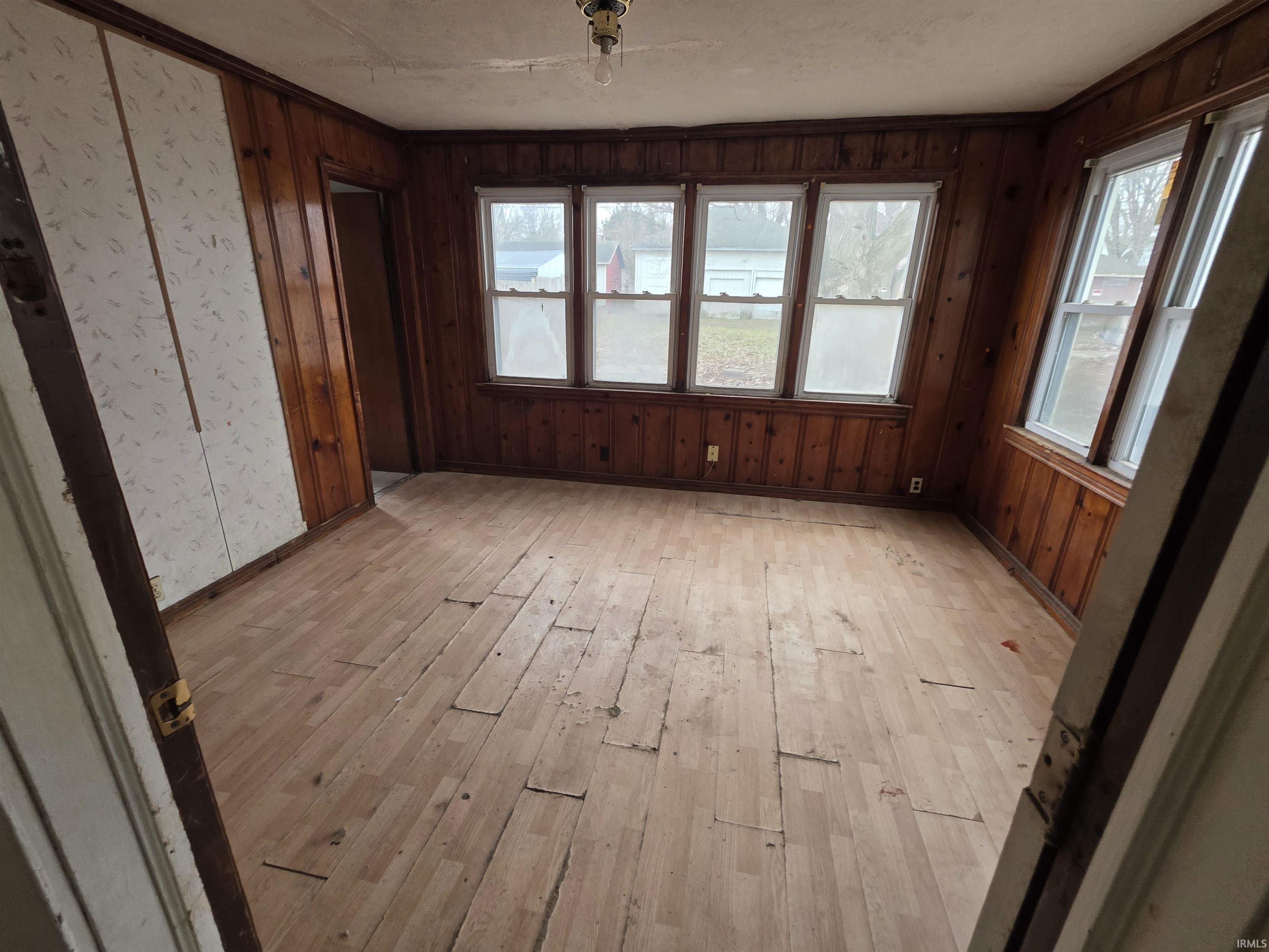 320 East Fox Street South Bend, IN 46613 - Photo 5 of 11