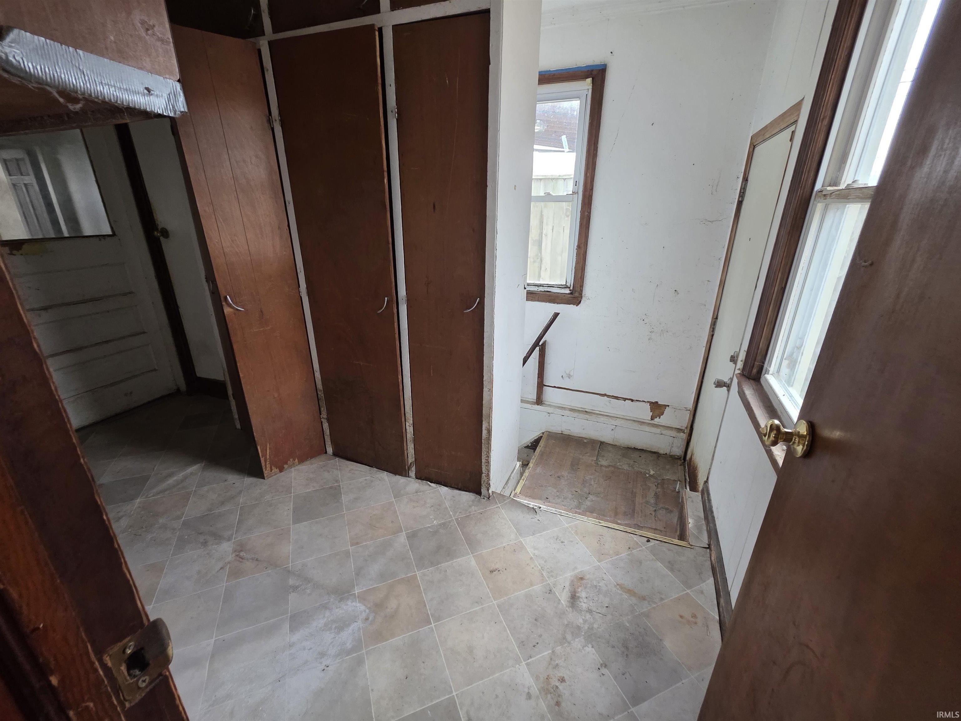 320 East Fox Street South Bend, IN 46613 - Photo 6 of 11